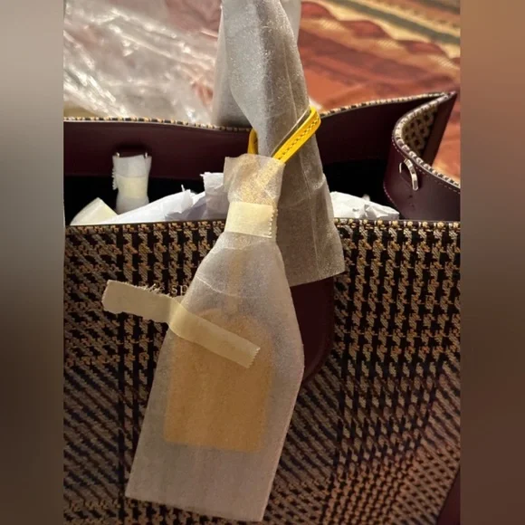 KATE SPADE NY TOTE BAG W/strap! NWT!!! And dustbag! THE FULL INCLUSION - Picture 10 of 13